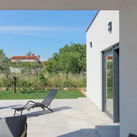 Mit Privatpool Fuer 8 Personen Ca 180 Qm In Loborika, Istrien Suedkueste Von Istrien