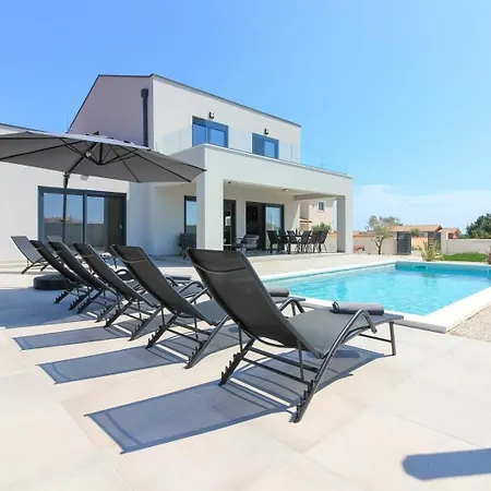 Mit Privatpool Fuer 8 Personen Ca 180 Qm In Loborika, Istrien Suedkueste Von Istrien Holiday home *