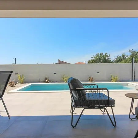 Mit Privatpool Fuer 8 Personen Ca 180 Qm In Loborika, Istrien Suedkueste Von Istrien * Pula