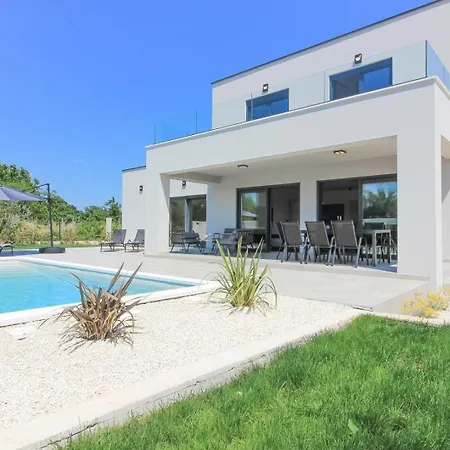 Mit Privatpool Fuer 8 Personen Ca 180 Qm In Loborika, Istrien Suedkueste Von Istrien Holiday home Pula