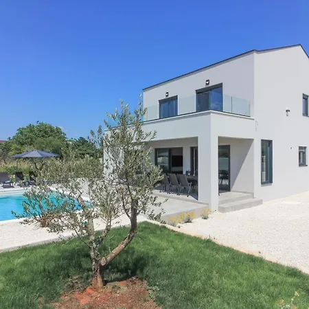 Holiday home Mit Privatpool Fuer 8 Personen Ca 180 Qm In Loborika, Istrien Suedkueste Von Istrien Pula