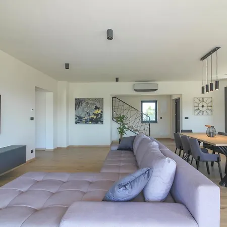 Holiday home Mit Privatpool Fuer 8 Personen Ca 180 Qm In Loborika, Istrien Suedkueste Von Istrien *