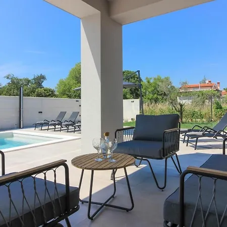 Mit Privatpool Fuer 8 Personen Ca 180 Qm In Loborika, Istrien Suedkueste Von Istrien *