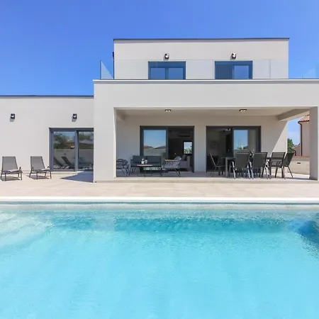 Mit Privatpool Fuer 8 Personen Ca 180 Qm In Loborika, Istrien Suedkueste Von Istrien Holiday home *