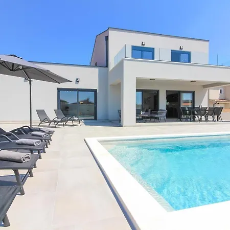 Holiday home Mit Privatpool Fuer 8 Personen Ca 180 Qm In Loborika, Istrien Suedkueste Von Istrien Pula